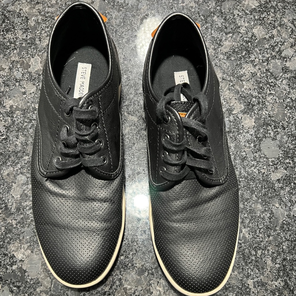 Steve Madden size 11.5 navy blue boat shoes. Leather.